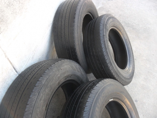 ยาง BRIDGESTONE 215/70R15 ปี09 สวยๆ 4 เส้น ราคา 2800 บาท