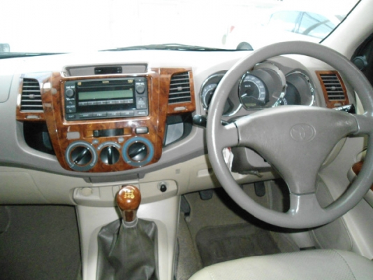 vigo 4 ประตูpreruner 2006 3.0E