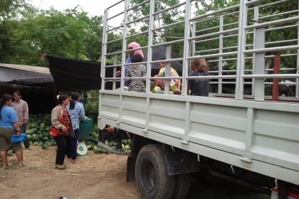 รถรับจ้างขนส่ง  รถหกล้อ คอกสูง ยาว5.5เมตร บรรทุกได้มากถึงใจ