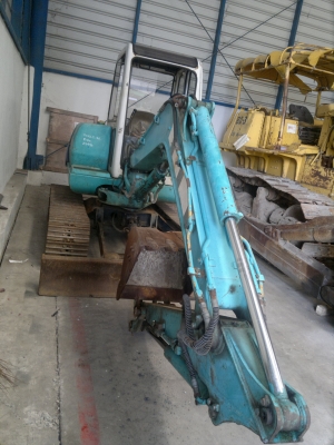 ขายรถขุดเล็ก KOMATSU PC40-7 sn:22490Yr.1193Hr.7854,มีเก๋ง มีไลน์หัวเจาะ สภาพดีครับใช้งานได้เลย  ราคาไม่สูงครับ มานะ 085-9049669