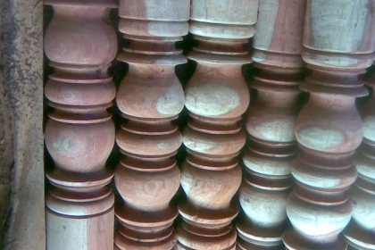 ไม้แดงไม้ประดู่หน้า 5-6 นิ้วกลึงกลมเป็นงานไม้ใหม่ครับสวยๆครับกลึงจากไม้หน้า5-6 ครับ ความยาวประมาณ 80-90 ซ.ม เหมาะทำระเบียงหรืองานไม้งานบรรไดในบ้านครับเป็นไม้ประดู่หรือไม้แดงครับ