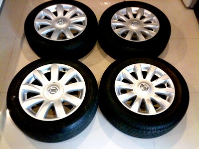 แม็กซ์  Teana   ขนาด 16 นิ้ว และ 17 นิ้ว อย่างละ2วง ไม่สังเกตไม่รู้ เพราะลายเหมือนกันคล้ายกัน สามารถใส่รวมได้เลยความสูงไม่แตกต่าง  สเปค 5 รู 114.3 แม็กซ์สภาพใหม่เอี่ยมไม่มีเบียดไม่มีรอย