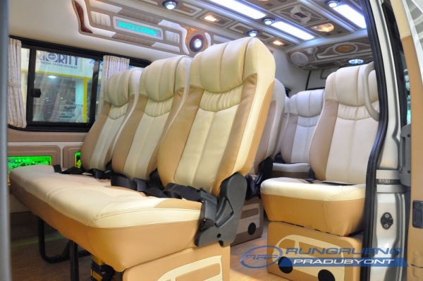 ขายด่วนรถตู้ TOYOTA/COMMUTER พร้อมตกแต่งภายใน Style VIP