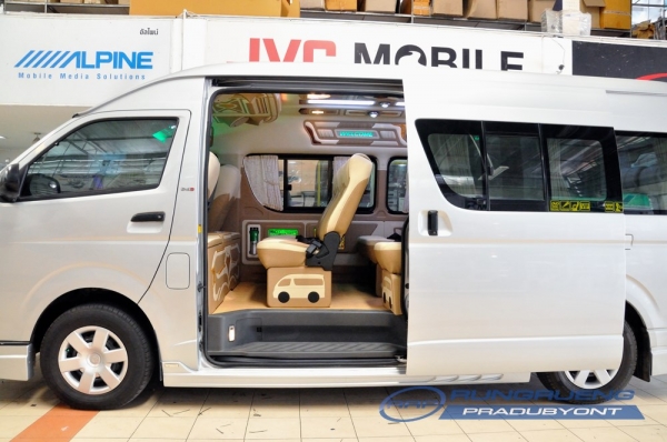 ขายด่วนรถตู้ TOYOTA/COMMUTER พร้อมตกแต่งภายใน Style VIP