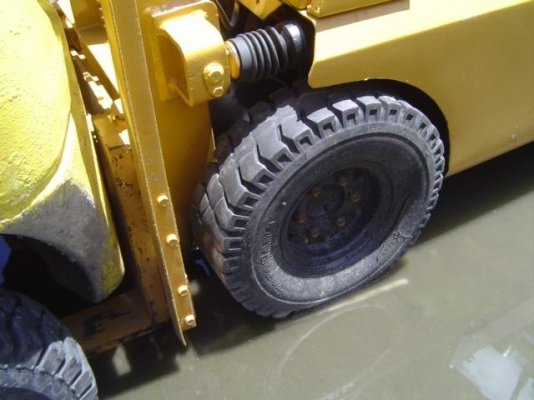 ขายรถโฟร์คลิฟท์นำเข้าจากญี่ปุ่น TOYOTA รุ่นFG9-13577 เครื่องเบนซิน ราคา 80,000 บาท รถนอกแท้