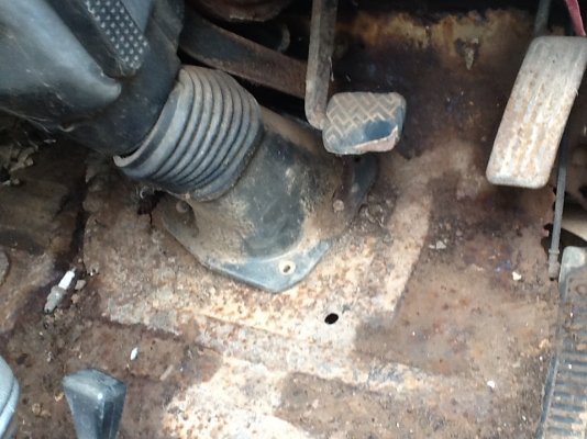 ขายด่วน NPR 57Lเครื่อง 4BE1 แคชชีสวย เครื่องดีทะเบียน ขาด 8ปี พร้อมโอน