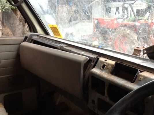 ขายด่วน NPR 57Lเครื่อง 4BE1 แคชชีสวย เครื่องดีทะเบียน ขาด 8ปี พร้อมโอน