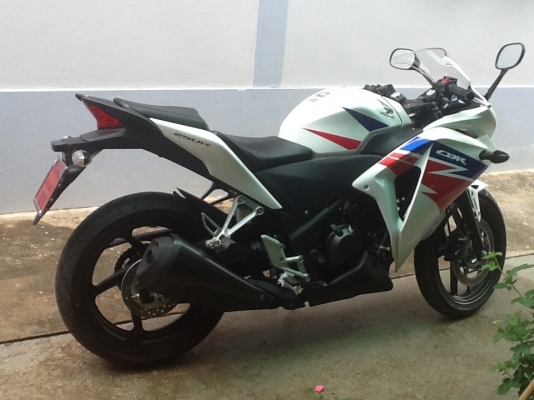 HONDA CBR250I หัวฉีด ABS สีขาว ตัวล่าสุด 2013 สภาพป้ายแดง