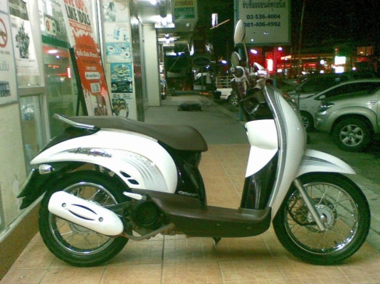 ขายถูกๆ Scoopy &ndash; i ลายคลาสสิค รถสวย ม๊าก มาก หัวฉีดประหยัดน้ำมัน สนใจลดได้