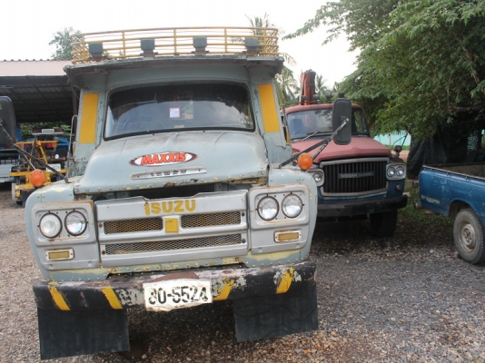 อีซูซุ 10 ล้อเพลาเดียว เครื่องดีวาง 6BB1 แซสซีเดิมกระบะท้ายลาดบรรทุกแบ็คโฮ120อยู่รถใช้งานอยู่จังหวัดน่านครับ อีซูซุ 10 ล้อเพลาเดียว เครื่องดีวาง 6BB1 แซสซีเดิมกระบะท้ายลาดบรรทุกแบ็คโฮ120อยู่รถใช้งานอยู่จังหวัดน่านครับ