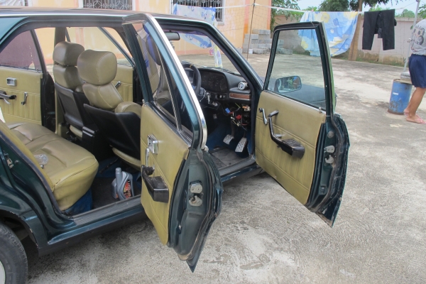 ขายตามสภาพรถ BMW E12 คลาสสิคเครื่อง 1G ติด GAS LPGแล้ว 29000 ราคาถูกกว่ามอเตอร์ไซค์ กันแดดกันฝน