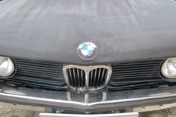 ขายตามสภาพรถ BMW E12 คลาสสิคเครื่อง 1G ติด GAS LPGแล้ว 29000 ราคาถูกกว่ามอเตอร์ไซค์ กันแดดกันฝน