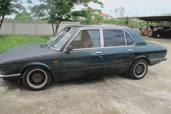ขายตามสภาพรถ BMW E12 คลาสสิคเครื่อง 1G ติด GAS LPGแล้ว 29000 ราคาถูกกว่ามอเตอร์ไซค์ กันแดดกันฝน