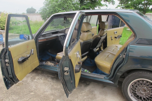 ขายตามสภาพรถ BMW E12 คลาสสิคเครื่อง 1G ติด GAS LPGแล้ว 29000 ราคาถูกกว่ามอเตอร์ไซค์ กันแดดกันฝน