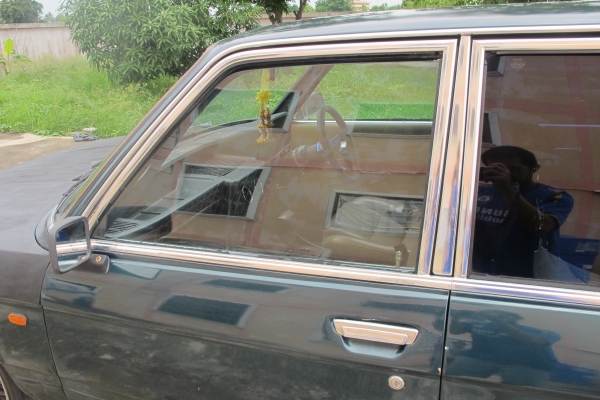 ขายตามสภาพรถ BMW E12 คลาสสิคเครื่อง 1G ติด GAS LPGแล้ว 29000 ราคาถูกกว่ามอเตอร์ไซค์ กันแดดกันฝน