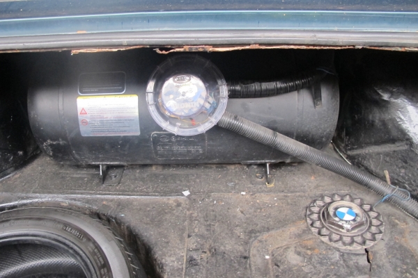 ขายตามสภาพรถ BMW E12 คลาสสิคเครื่อง 1G ติด GAS LPGแล้ว 29000 ราคาถูกกว่ามอเตอร์ไซค์ กันแดดกันฝน