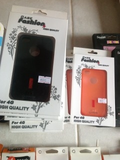 ขายเหมาเคส ipone4+เคส blackberry ครับ 198 อัน  ตกอันละ  60 บาท  แถม 200 กว่าอัน