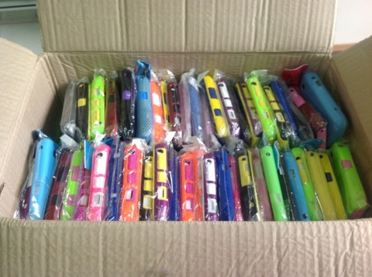 ขายเหมาเคส ipone4+เคส blackberry ครับ 198 อัน  ตกอันละ  60 บาท  แถม 200 กว่าอัน