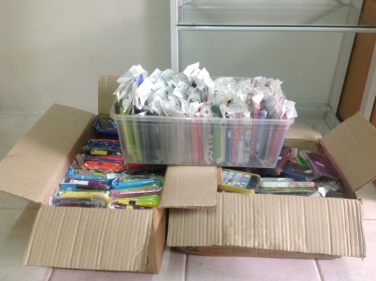 ขายเหมาเคส ipone4+เคส blackberry ครับ 198 อัน  ตกอันละ  60 บาท  แถม 200 กว่าอัน