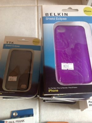 ขายเหมาเคส ipone4+เคส blackberry ครับ 198 อัน  ตกอันละ  60 บาท  แถม 200 กว่าอัน