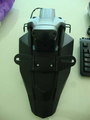 ขาย ท้าย เดิม  ER6N  ปี 2012 - 2013  ราคาถูก 650.- **    ส่ง EMS  ได้คับ   สภาพ 99 \%  ยังใหม่อยู่น่ะคับ    ไม่มีรอย อะไร ทั้งสิ้น คับ  ของสภาพดี ตามรูปที่ถ่ายคับ        โทร 086-667-4264  ( สะดวกแถว ปิ่นเกล้า  สายใต้ใหม่ คับ )