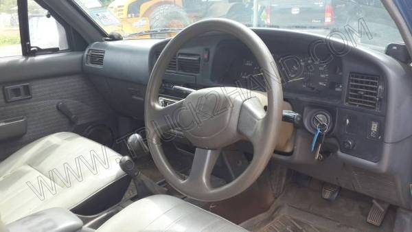 รถปิ๊กอัพ ยี่ห้อ TOYOTA