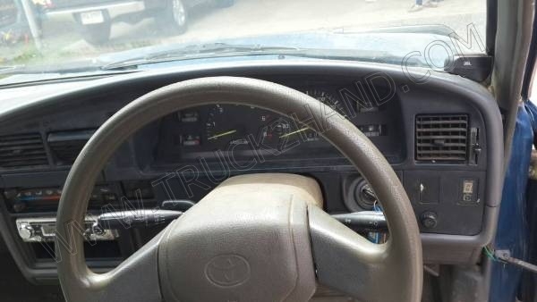 รถปิ๊กอัพ ยี่ห้อ TOYOTA