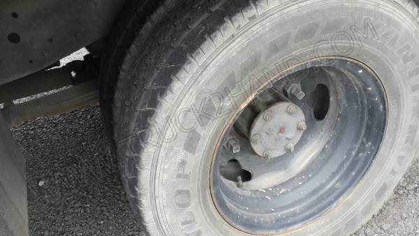 รถบรรทุก 4 ล้อ บรรทุกตู้แห้ง ยี่ห้อ ISUZU