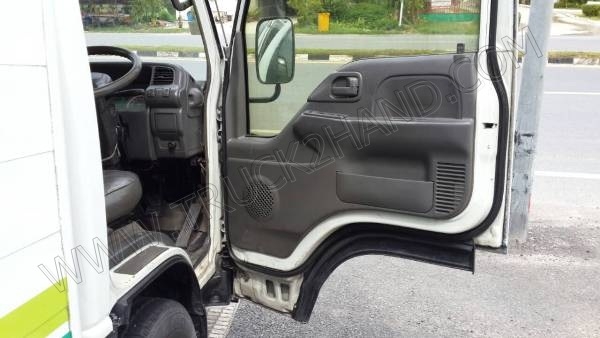 รถบรรทุก 4 ล้อ บรรทุกตู้แห้ง ยี่ห้อ ISUZU