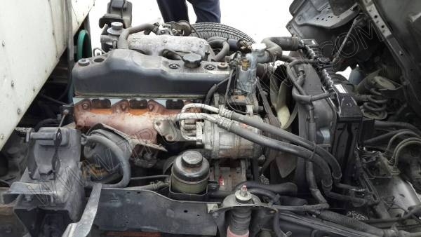 รถบรรทุก 4 ล้อ บรรทุกตู้แห้ง ยี่ห้อ ISUZU