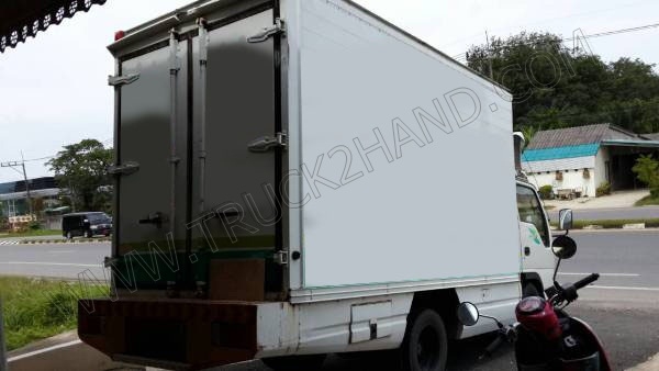 รถบรรทุก 4 ล้อ บรรทุกตู้แห้ง ยี่ห้อ ISUZU