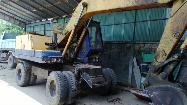 รถขุดล้อยาง8ล้อ โคเบฯ04 พร้อมใช้ YD 00136