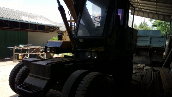 รถขุดล้อยาง8ล้อ โคเบฯ04 พร้อมใช้ YD 00136