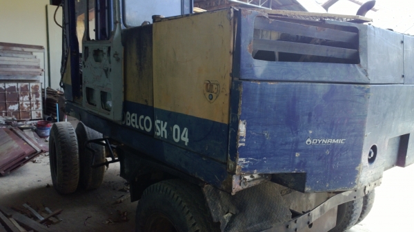 รถขุดล้อยาง8ล้อ โคเบฯ04 พร้อมใช้ YD 00136