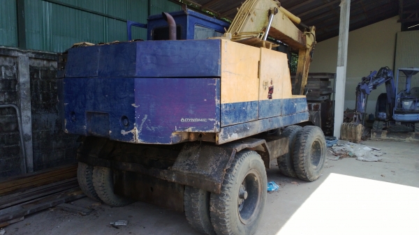 รถขุดล้อยาง8ล้อ โคเบฯ04 พร้อมใช้ YD 00136