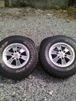 ขายแม็ก 6 รูขอบ 15 พร้อมยาง 30X9.50R15 ยางDUNLOPปี12  จำนวน 1 ชุด พร้อมน๊อต 24 ตัว