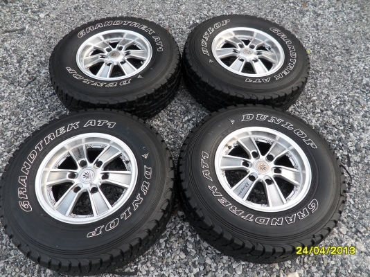 ขายแม็ก 6 รูขอบ 15 พร้อมยาง 30X9.50R15 ยางDUNLOPปี12  จำนวน 1 ชุด พร้อมน๊อต 24 ตัว