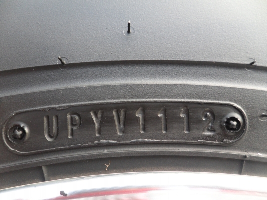 ขายแม็ก 6 รูขอบ 15 พร้อมยาง 30X9.50R15 ยางDUNLOPปี12  จำนวน 1 ชุด พร้อมน๊อต 24 ตัว