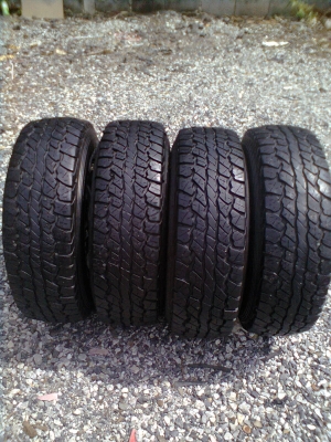 ขายแม็ก 6 รูขอบ 15 พร้อมยาง 30X9.50R15 ยางDUNLOPปี12  จำนวน 1 ชุด พร้อมน๊อต 24 ตัว