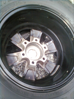 ขายแม็ก 6 รูขอบ 15 พร้อมยาง 30X9.50R15 ยางDUNLOPปี12  จำนวน 1 ชุด พร้อมน๊อต 24 ตัว