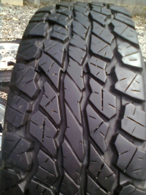 ขายแม็ก 6 รูขอบ 15 พร้อมยาง 30X9.50R15 ยางDUNLOPปี12  จำนวน 1 ชุด พร้อมน๊อต 24 ตัว