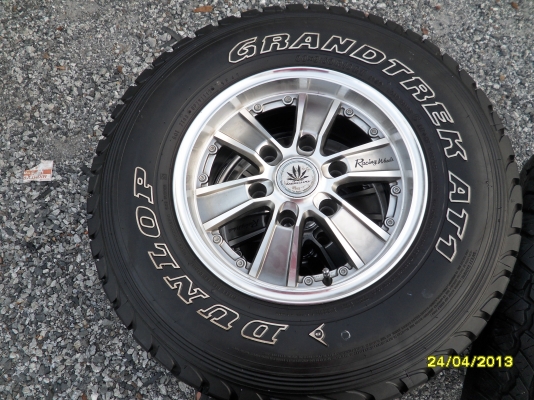 ขายแม็ก 6 รูขอบ 15 พร้อมยาง 30X9.50R15 ยางDUNLOPปี12  จำนวน 1 ชุด พร้อมน๊อต 24 ตัว