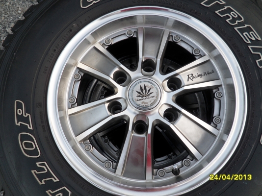 ขายแม็ก 6 รูขอบ 15 พร้อมยาง 30X9.50R15 ยางDUNLOPปี12  จำนวน 1 ชุด พร้อมน๊อต 24 ตัว