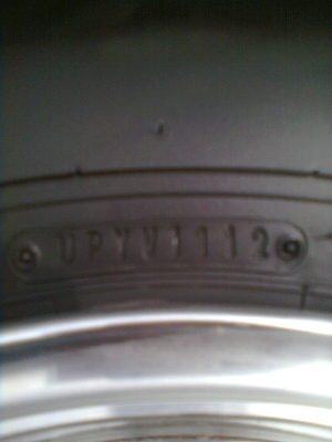 ขายแม็ก 6 รูขอบ 15 พร้อมยาง 30X9.50R15 ยางDUNLOPปี12  จำนวน 1 ชุด พร้อมน๊อต 24 ตัว