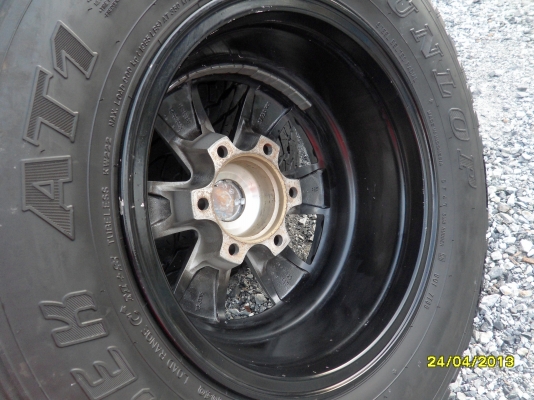 ขายแม็ก 6 รูขอบ 15 พร้อมยาง 30X9.50R15 ยางDUNLOPปี12  จำนวน 1 ชุด พร้อมน๊อต 24 ตัว