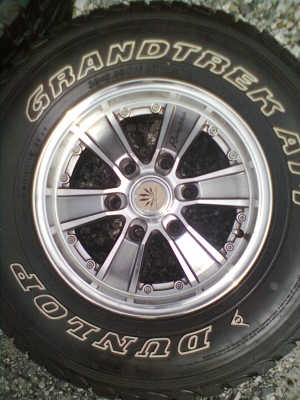 ขายแม็ก 6 รูขอบ 15 พร้อมยาง 30X9.50R15 ยางDUNLOPปี12  จำนวน 1 ชุด พร้อมน๊อต 24 ตัว