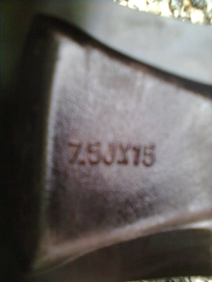 ขายแม็ก 6 รูขอบ 15 พร้อมยาง 30X9.50R15 ยางDUNLOPปี12  จำนวน 1 ชุด พร้อมน๊อต 24 ตัว