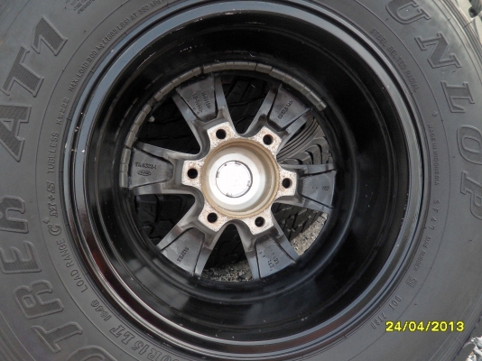 ขายแม็ก 6 รูขอบ 15 พร้อมยาง 30X9.50R15 ยางDUNLOPปี12  จำนวน 1 ชุด พร้อมน๊อต 24 ตัว