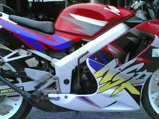 ขาย NSR150rrw ทะเบียนพร้อมชุดโอนเครื่องเดิมยังแน่นๆสมบูรณ์มากระบบไฟออกหมดRC วาร์ทำงานปกติขาย 16500 บาท