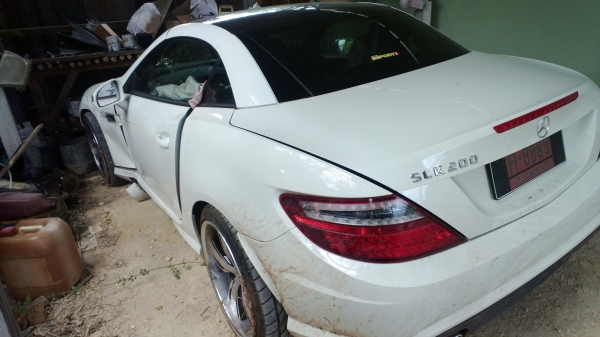 (ขายรถเบนซ์..)เสียดายรถหรู..SLK200 รถกระบะเมาหลับใน ชน......